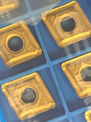 Kyocera WSP CNMG160616-CJ, Sorte CA5515