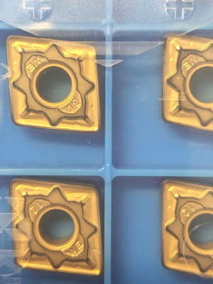 Kyocera WSP CNMG120412-WE, Sorte CA025P